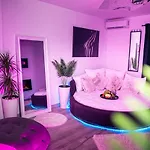 Modern Space Semineu Pat Rotund קריובה